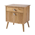 Titel: "Moderne Houten Nachttafel met Lade en Deurtje"